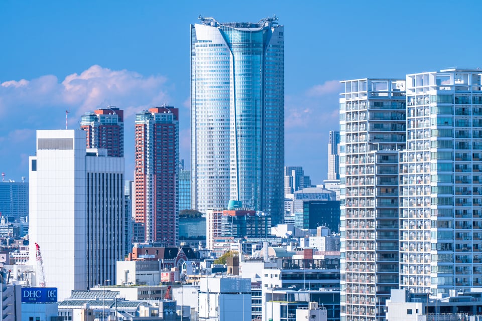 タワーマンションが建ち並ぶ都会の風景